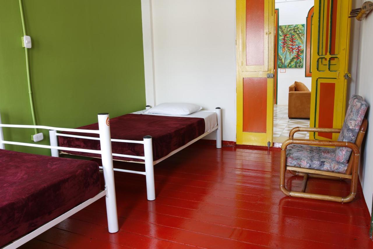 Golden Frog Manizales Hostel Exterior foto